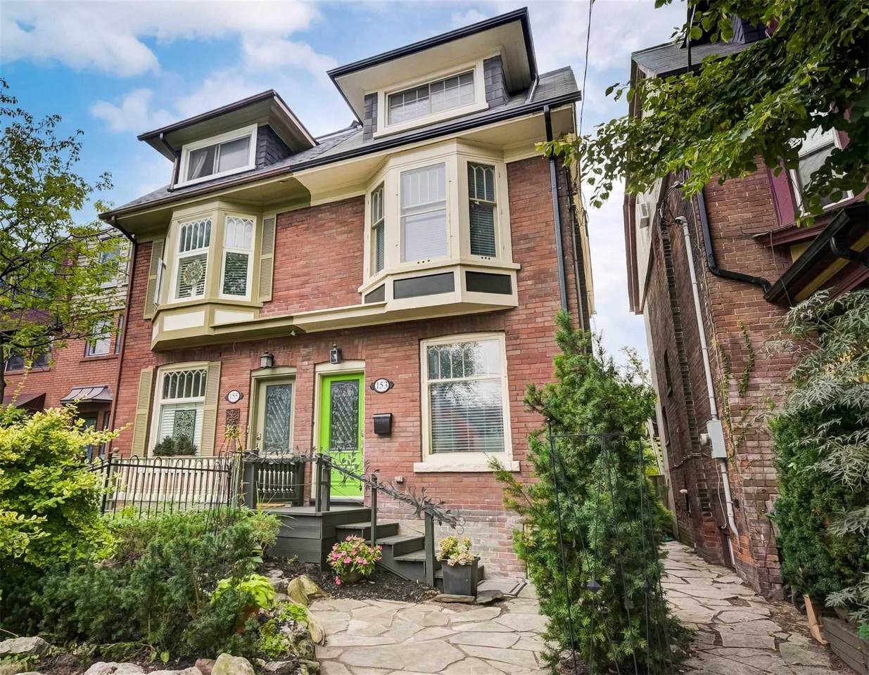 153 Winchester St - Photo 1