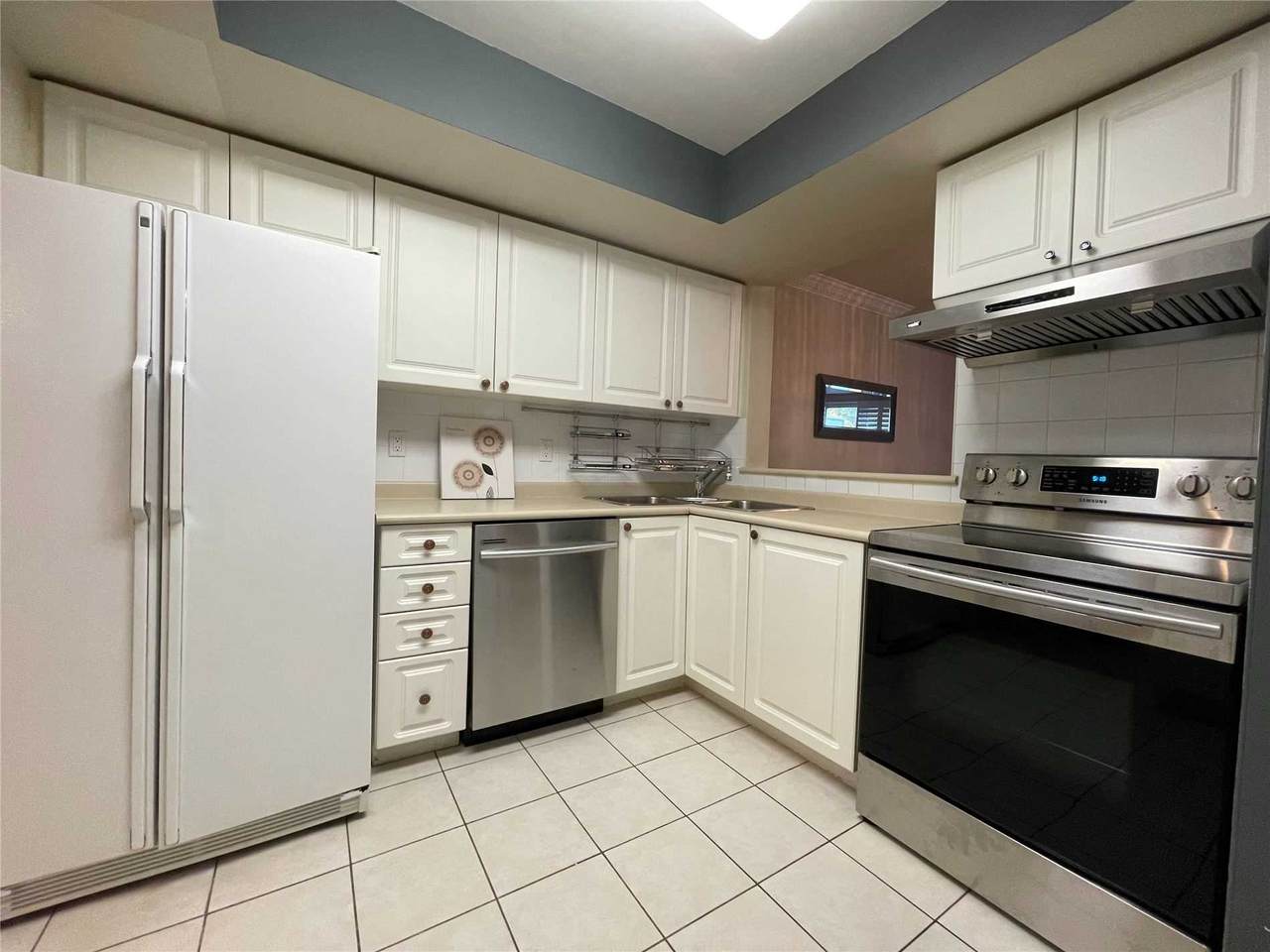 28 Sommerset Way - Photo 1