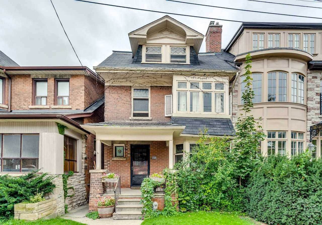382 Spadina Rd - Photo 1