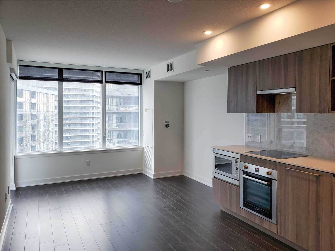 19 Bathurst St - Photo 1