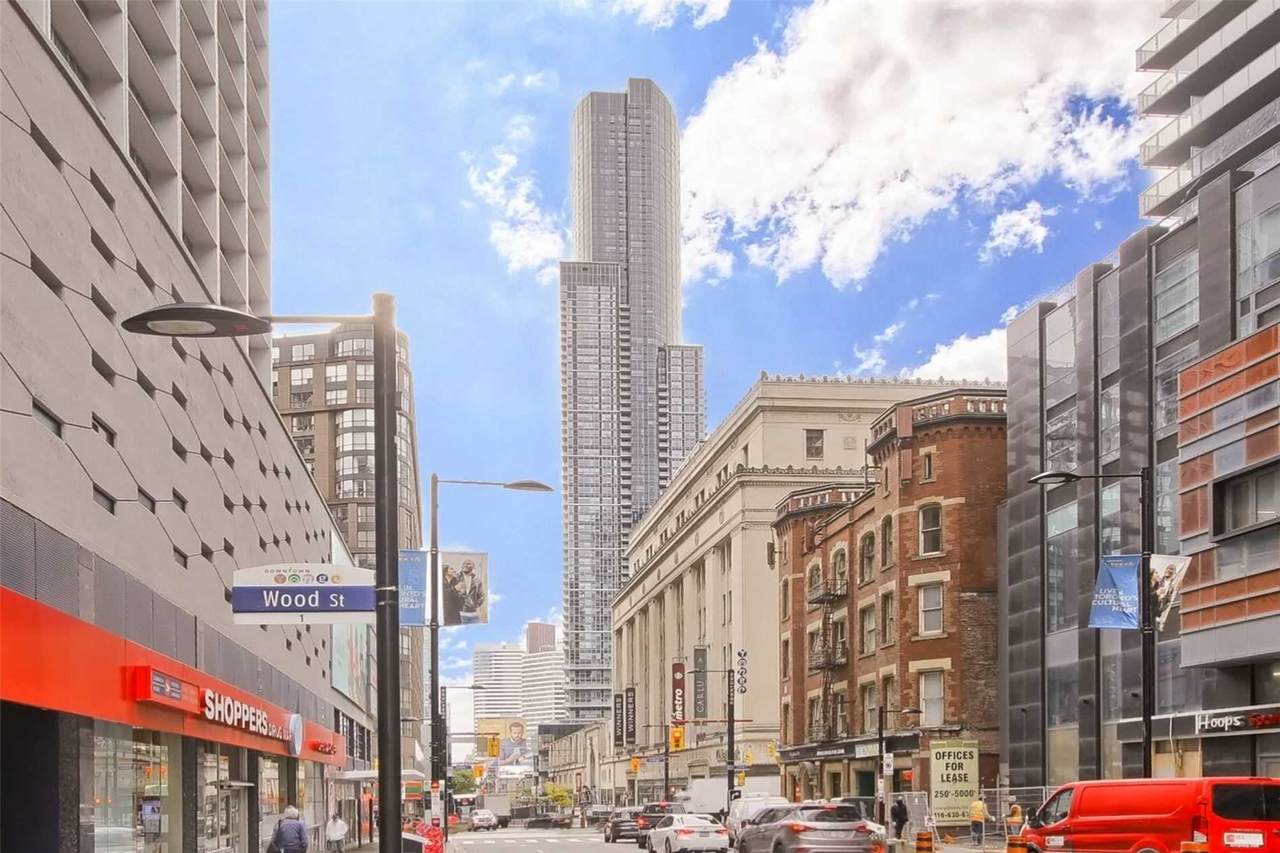 388 Yonge St - Photo 1