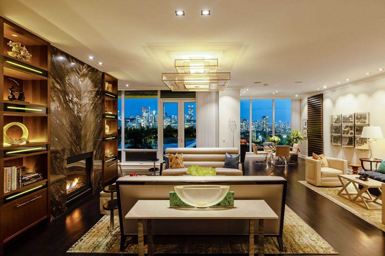 206 Bloor St - Photo 1
