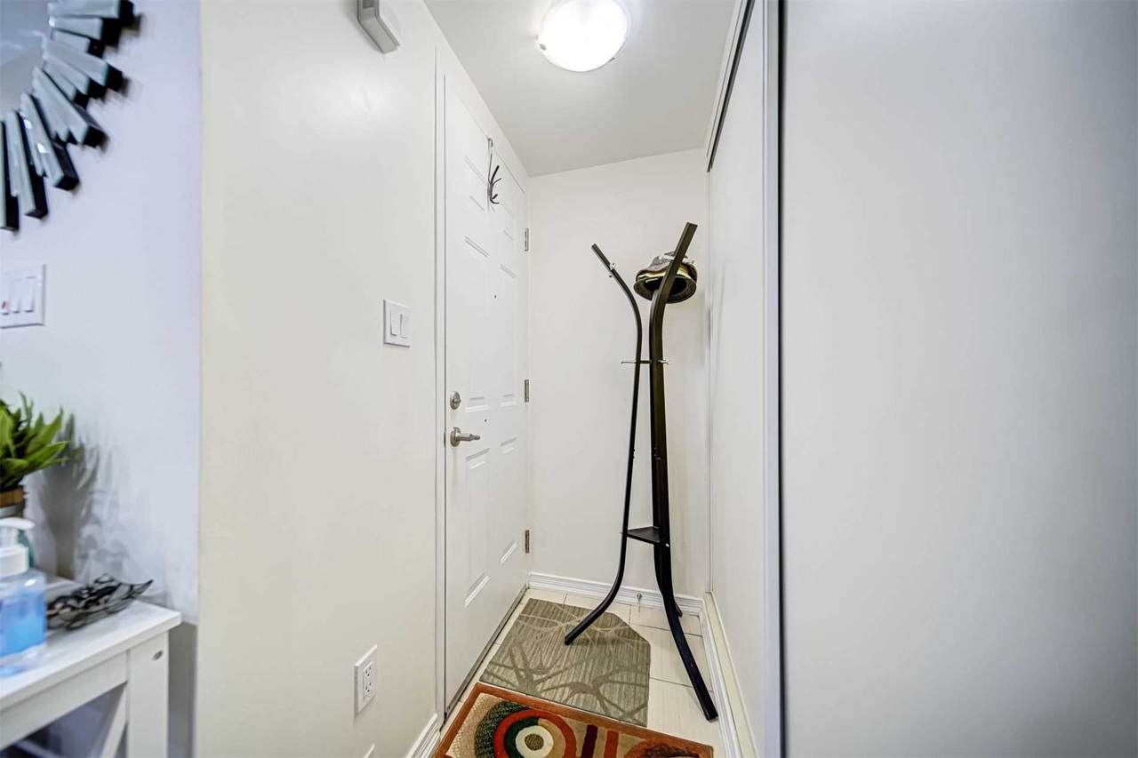 17 Coneflower Cres - Photo 1