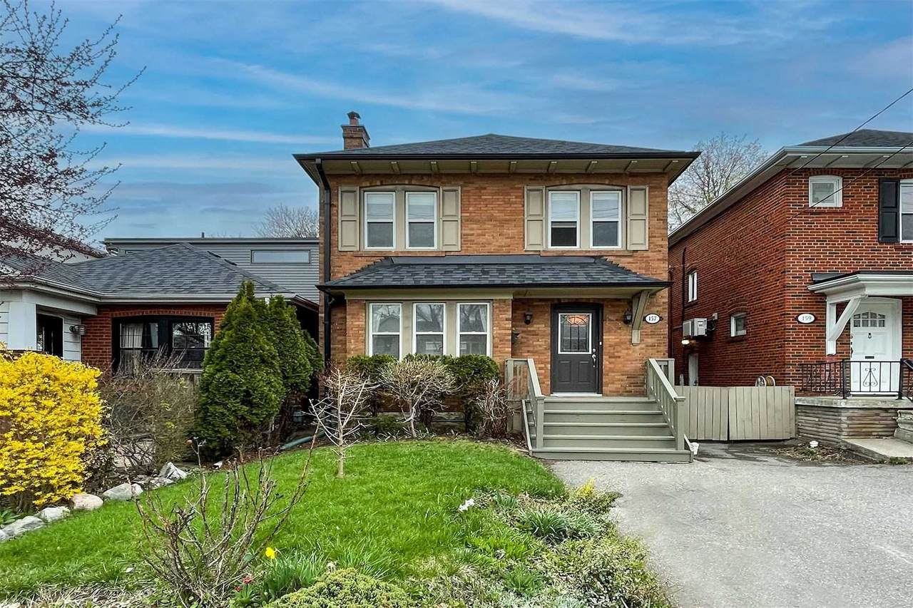 157 Lawrence Ave - Photo 1