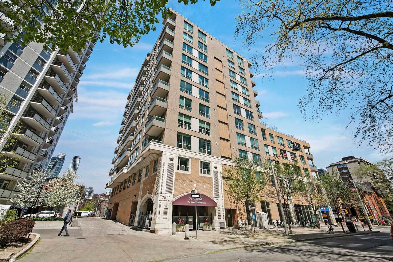 70 Alexander St - Photo 1