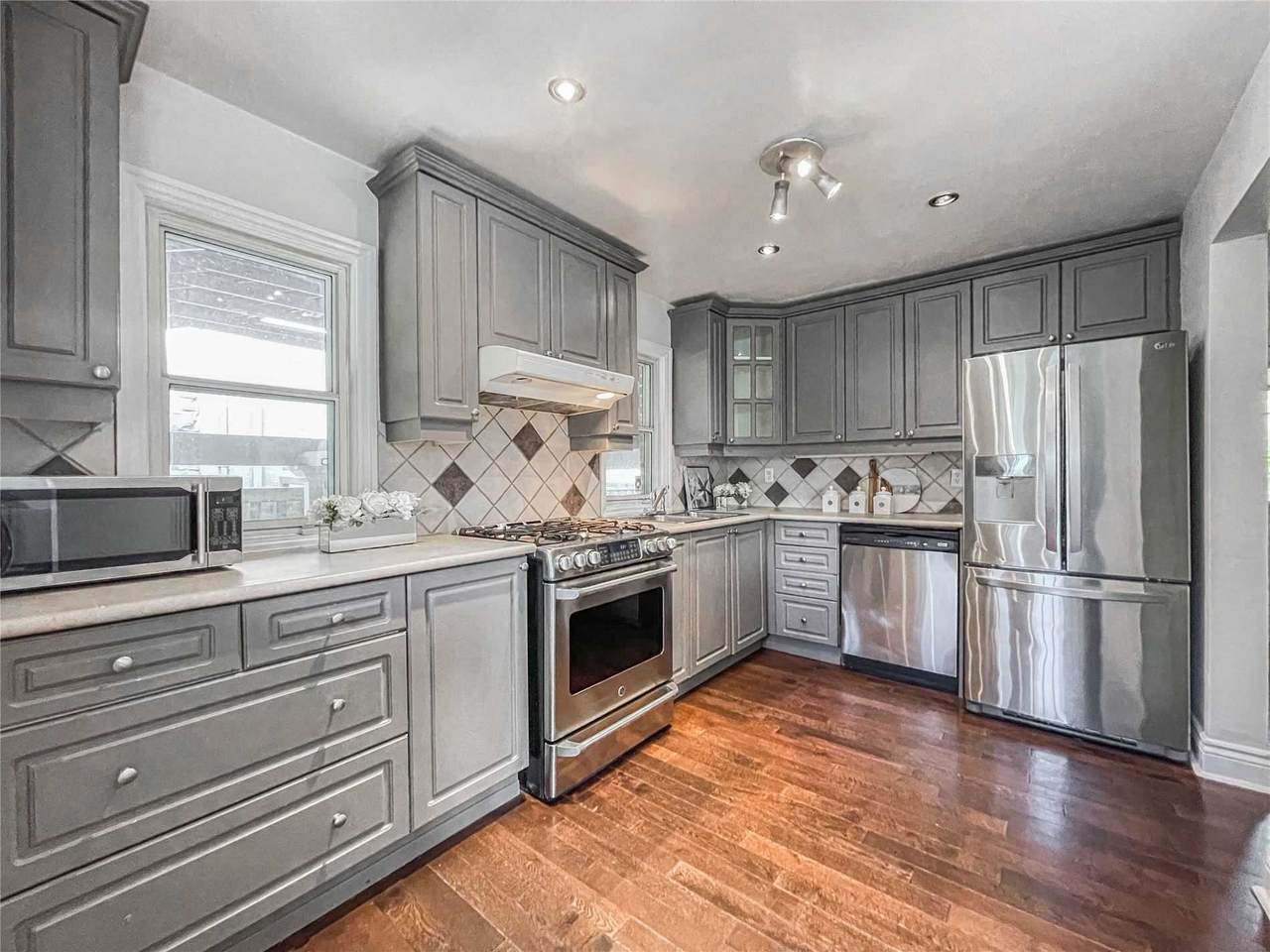 209 Harlandale Ave - Photo 1