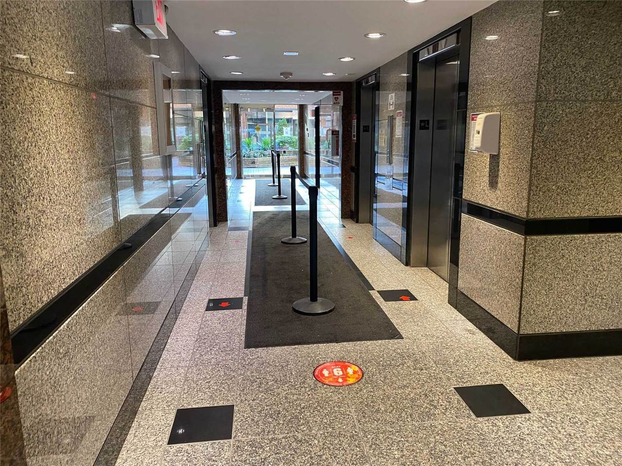 920 Yonge St - Photo 1