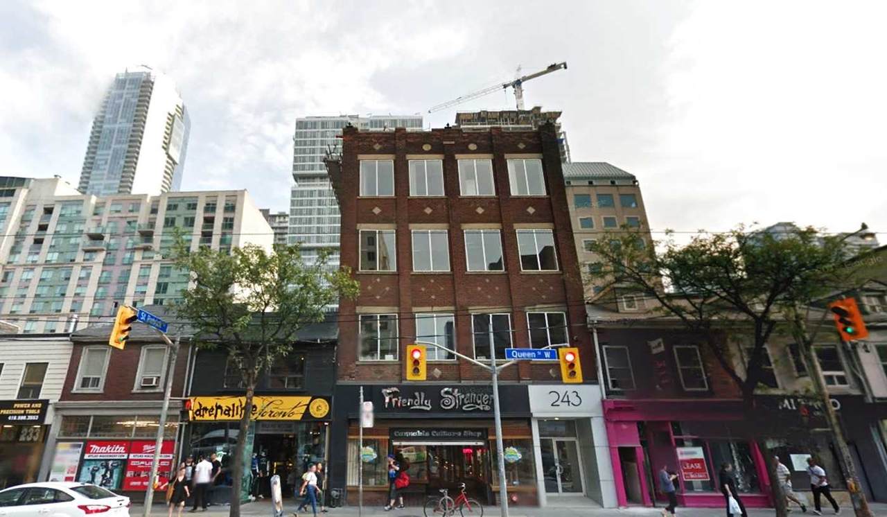 243 Queen St - Photo 1