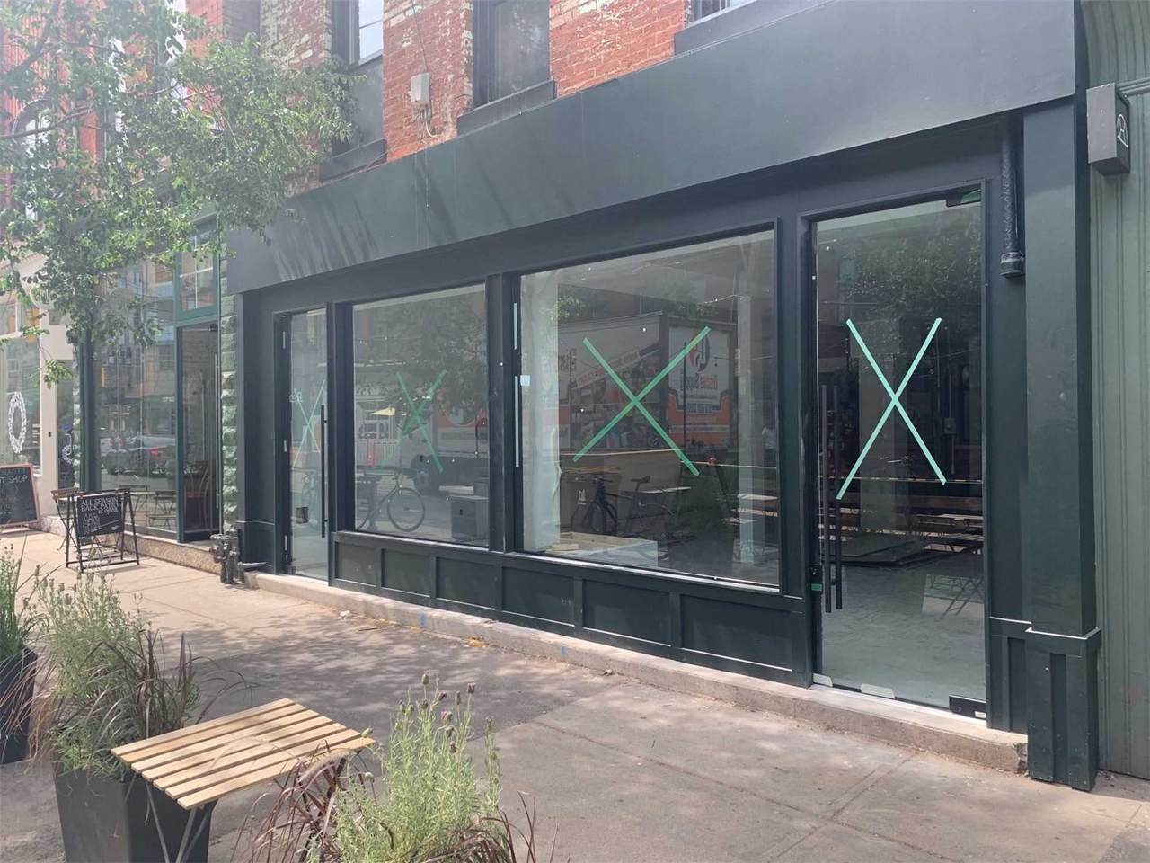 1082 Queen St - Photo 1
