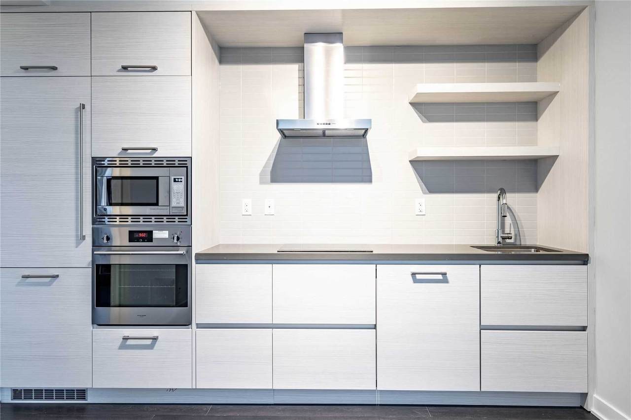 2221 Yonge St - Photo 1