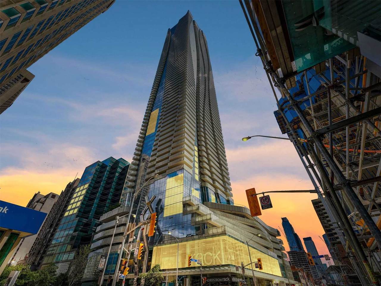 1 Bloor St - Photo 1