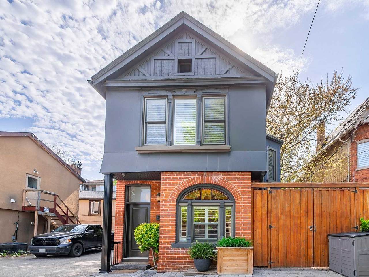296 Seaton St - Photo 1