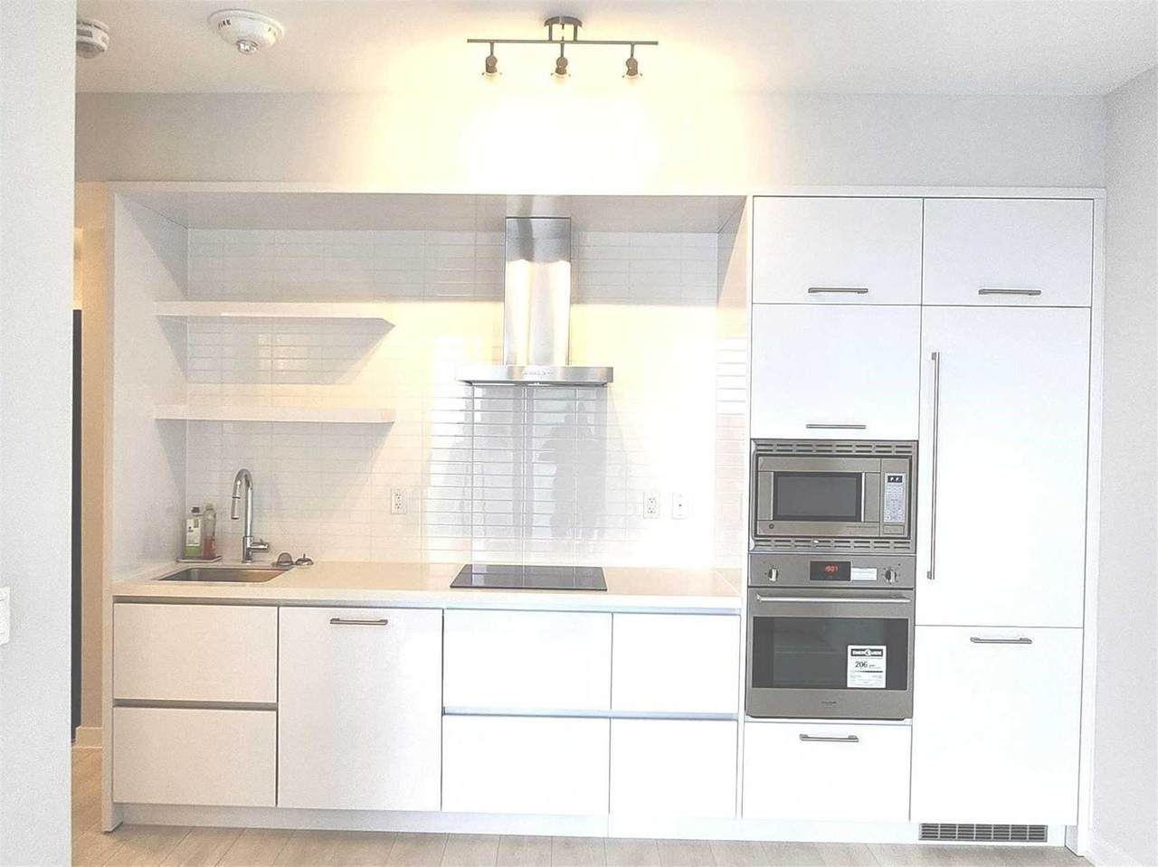 2221 Yonge St - Photo 1