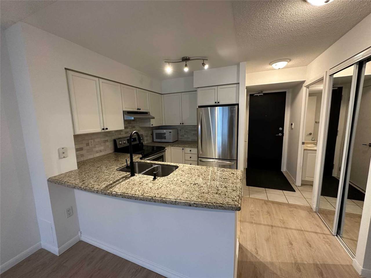 231 Fort York Blvd - Photo 1