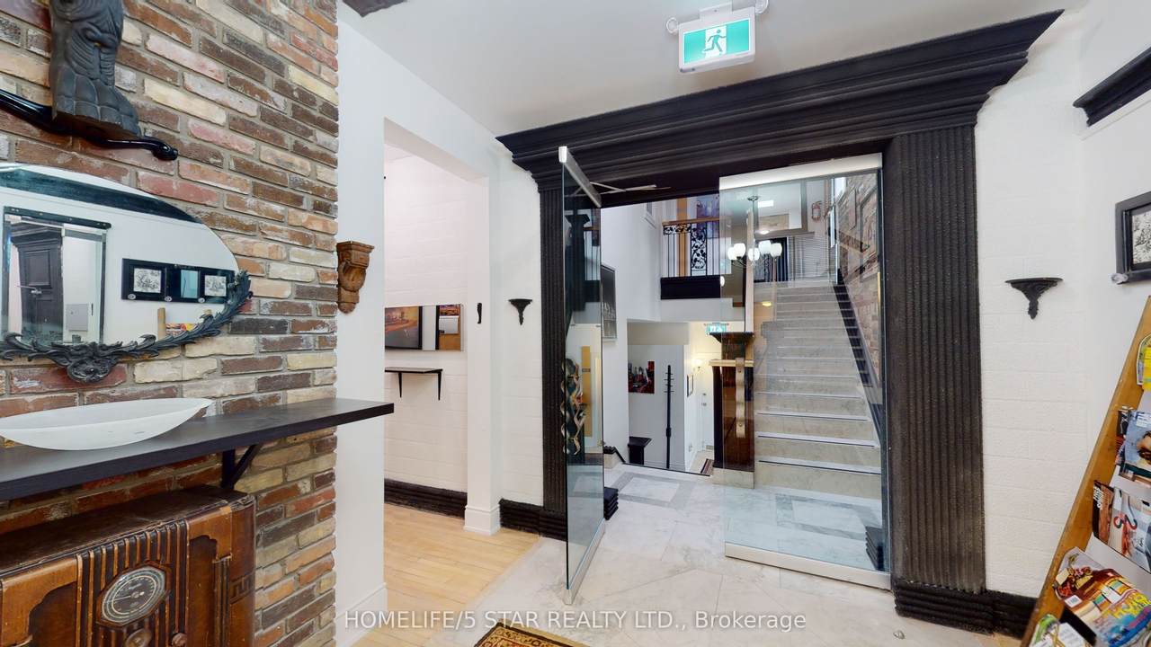 1152 Gerrard Street - Photo 1