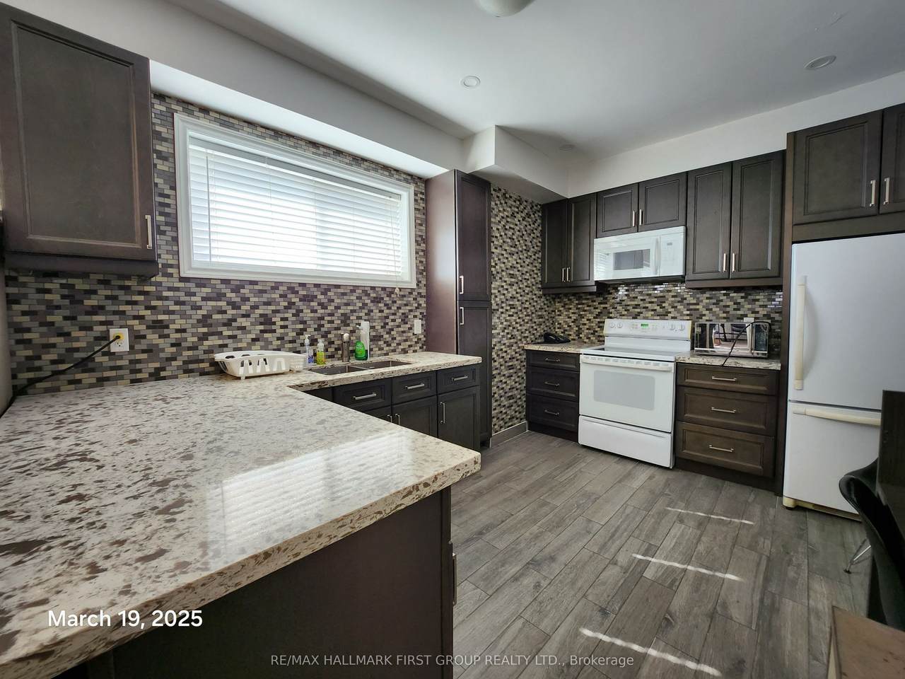 https://bt-photos.global.ssl.fastly.net/toronto/1280_boomver_1_E12849178-1.jpg