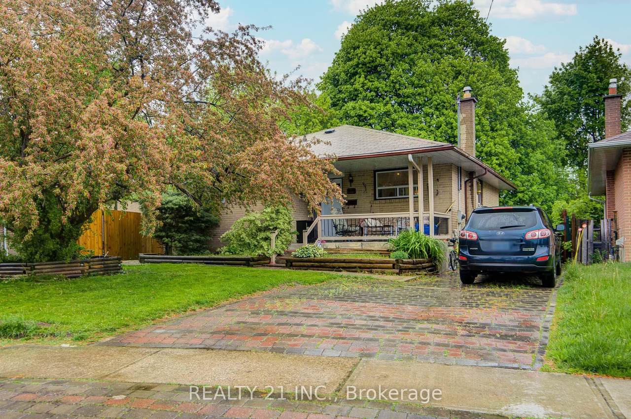 44 Sundance Crescent - Photo 1