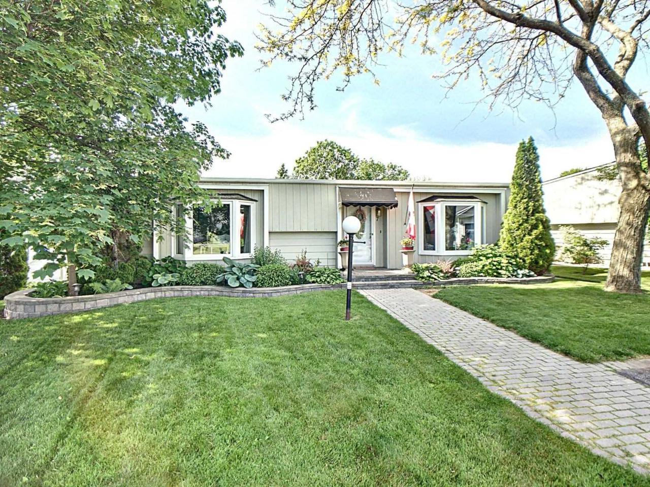 7 Cornerbrook Crt - Photo 1