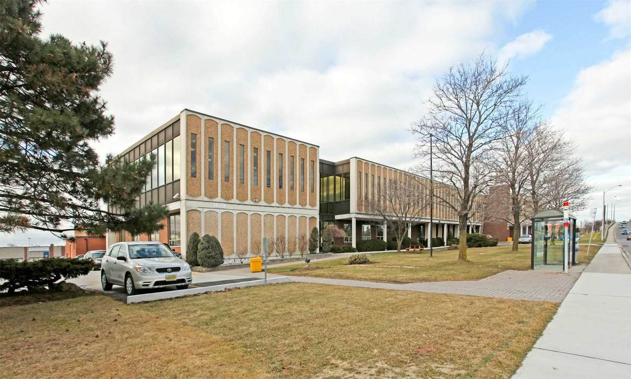 1870 Birchmount Rd - Photo 1