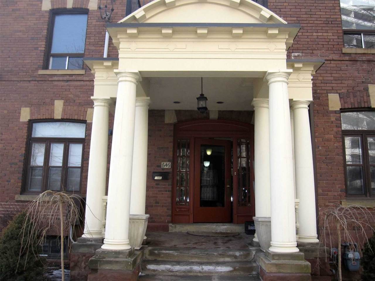646 Broadview Ave - Photo 1