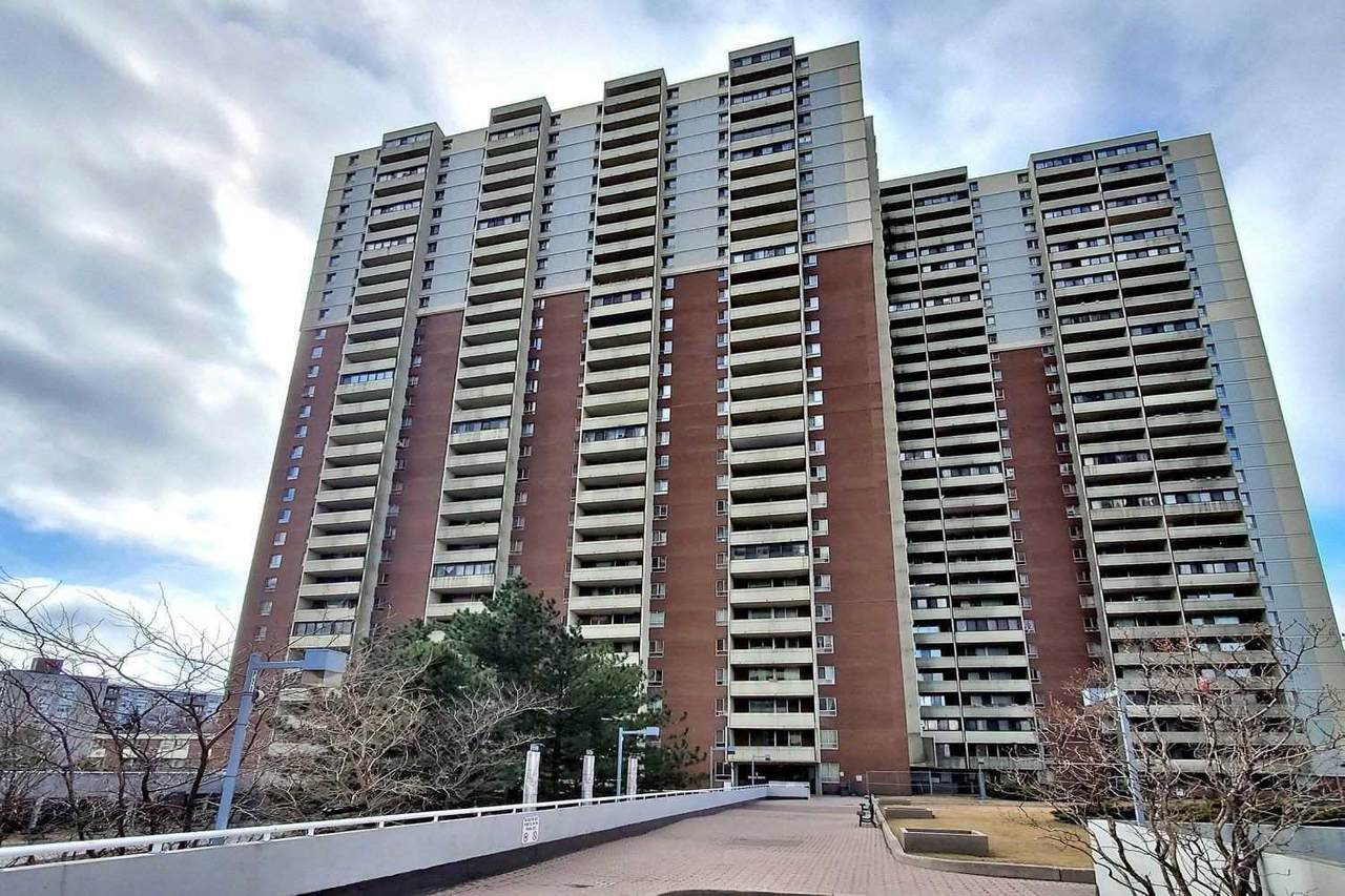 1 Massey Sq - Photo 1