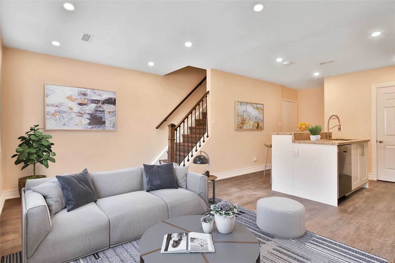 795 Broadview Ave - Photo 1