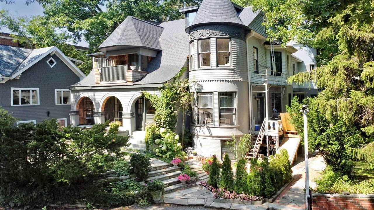 3025 Queen St - Photo 1