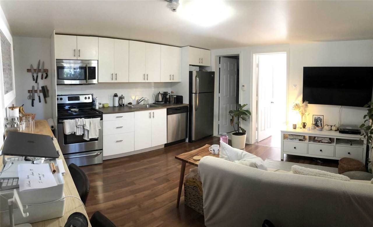 1060 Gerrard St - Photo 1