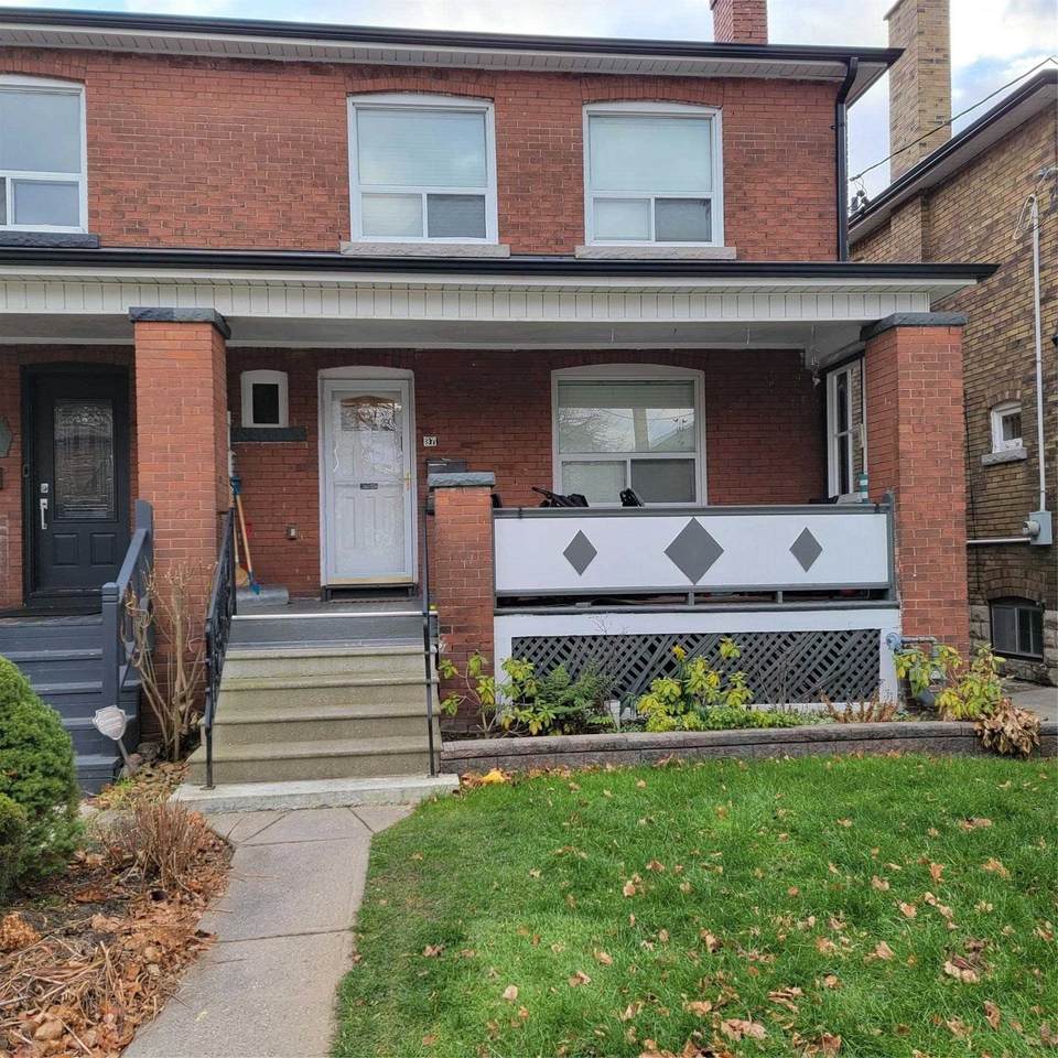 37 Kings Park Blvd - Photo 1