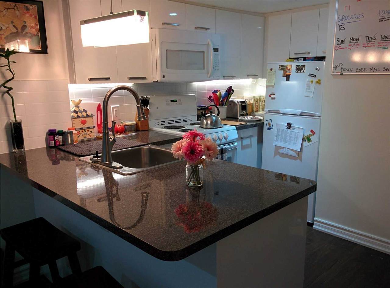 106 Rhodes Ave - Photo 1