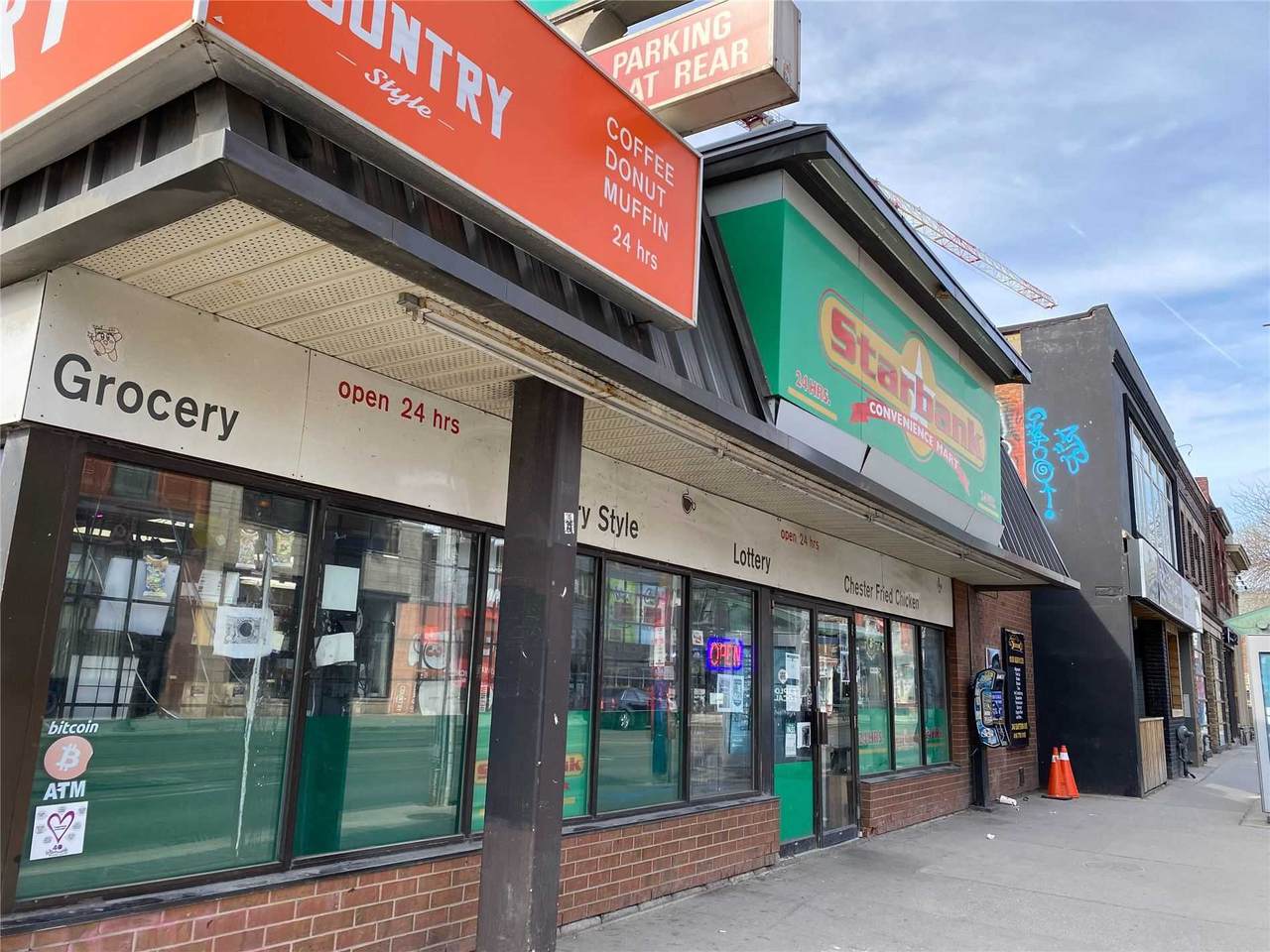 705 Queen St - Photo 1