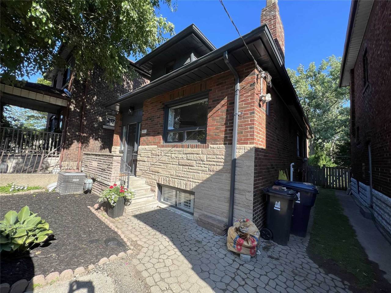 1705 Gerrard St - Photo 1