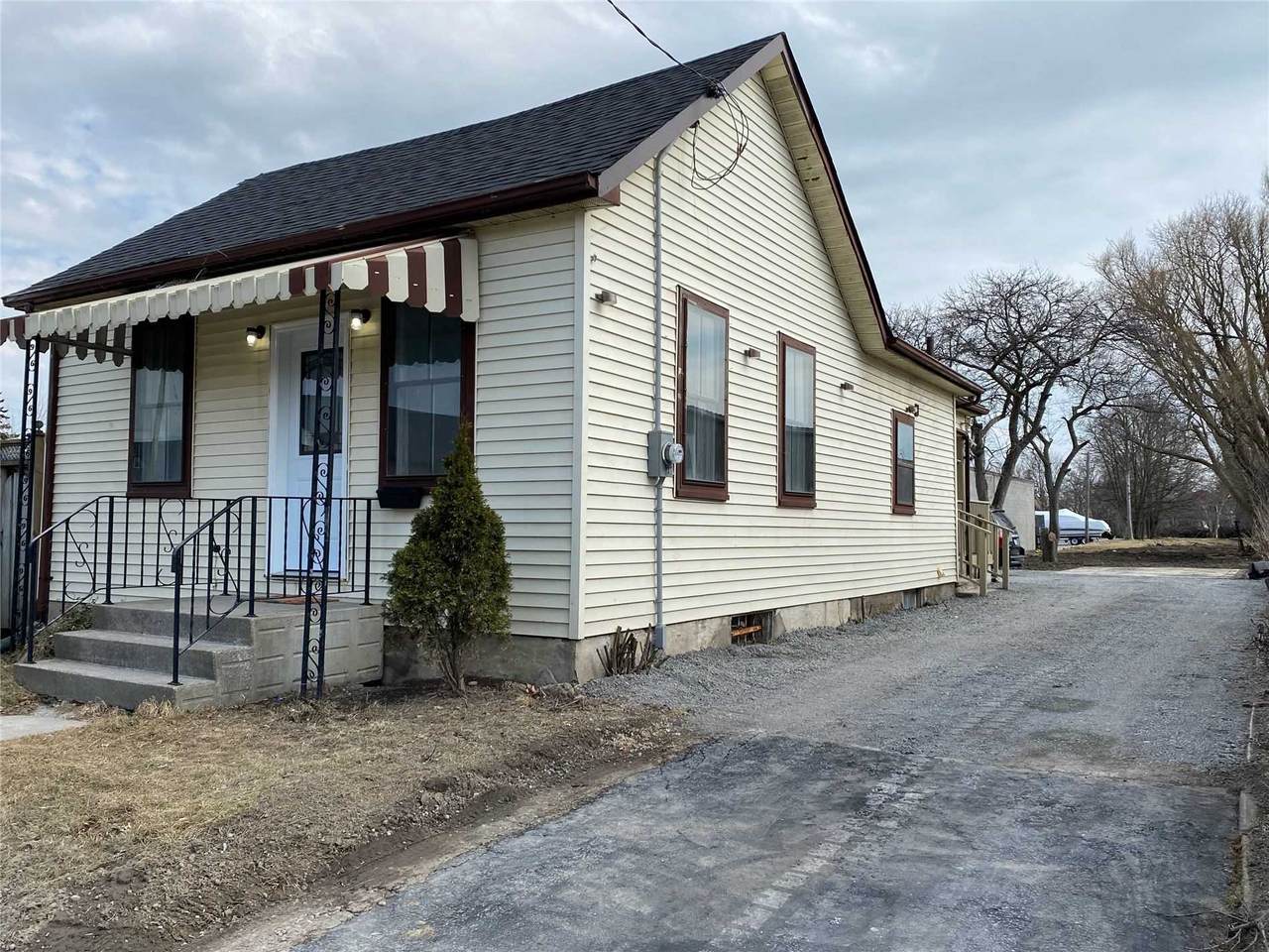 223 Bloor St - Photo 1