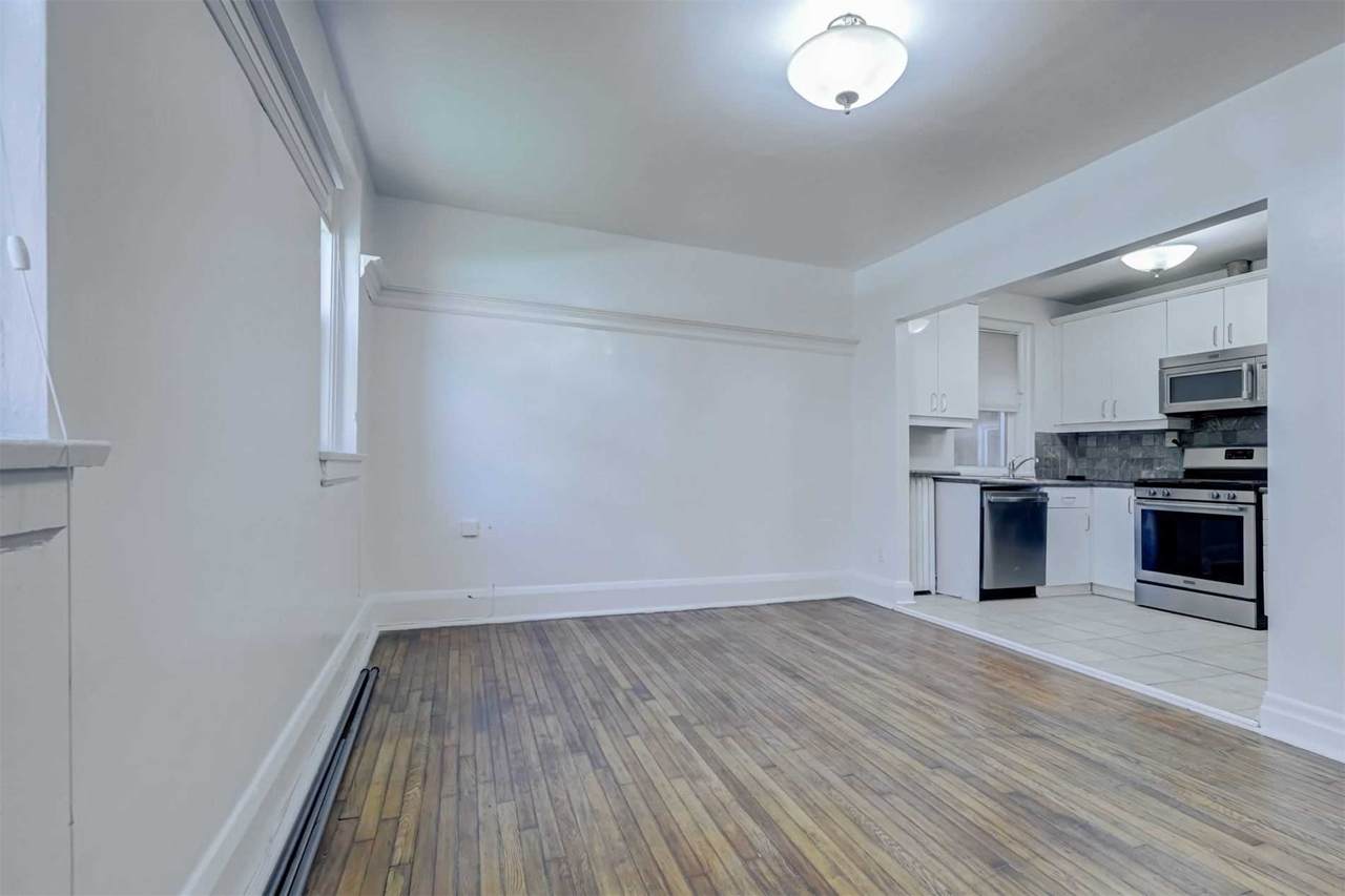 98 Leuty Ave - Photo 1