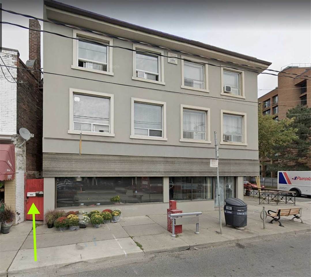 733 Broadview Ave - Photo 1