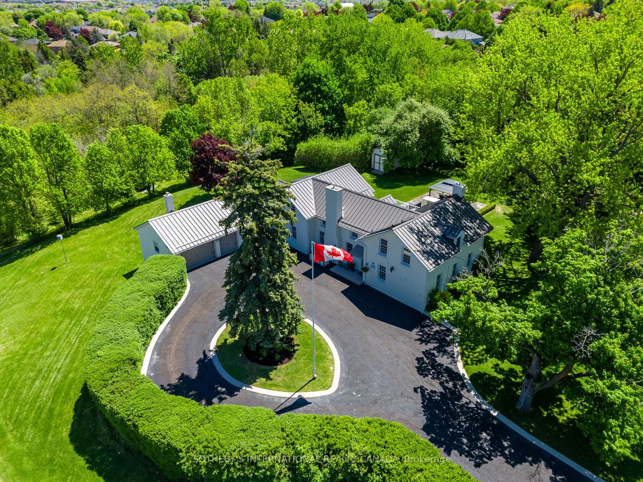 220 Old Yonge Street - Photo 1