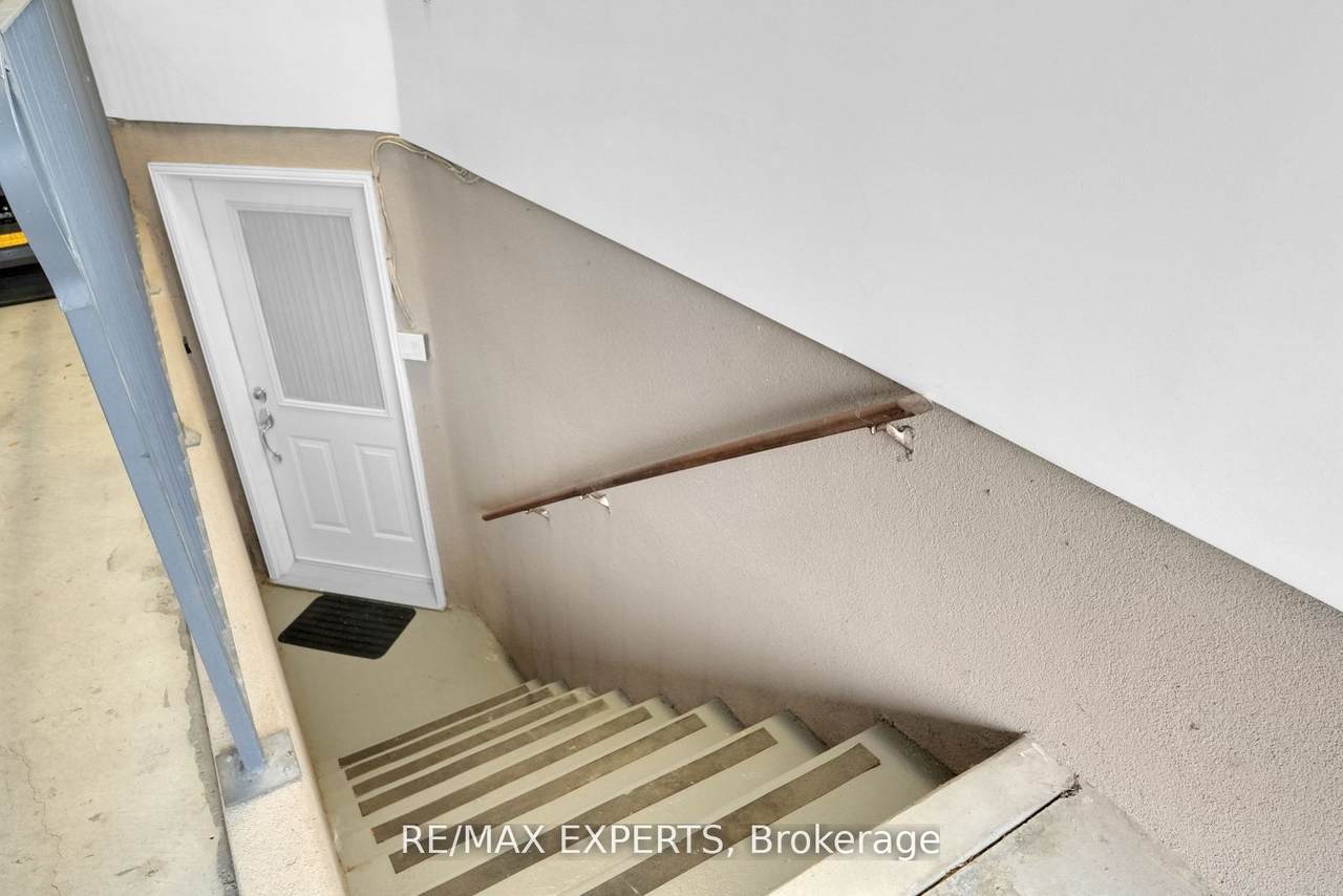 25 Royalpark Way - Photo 1