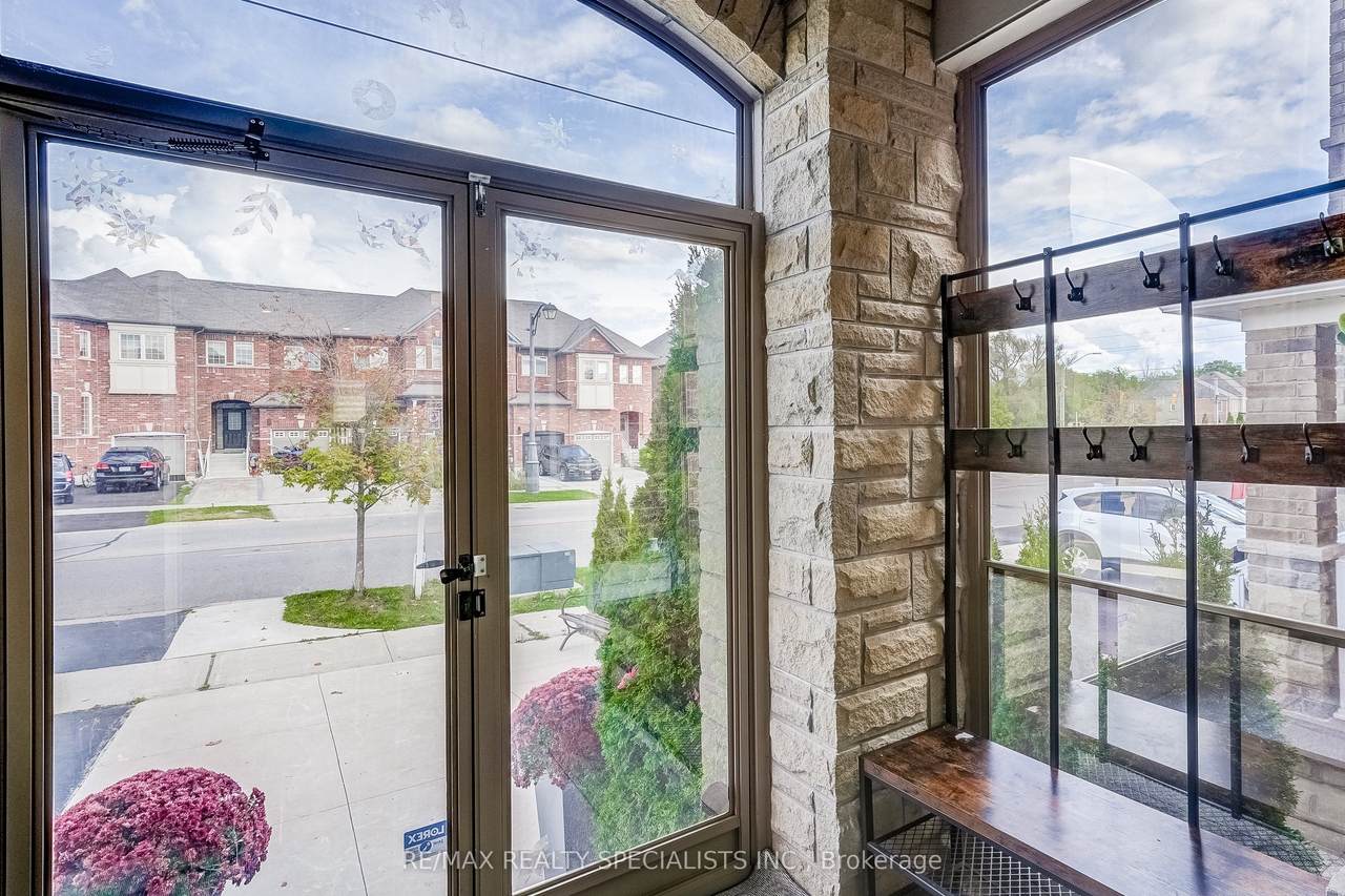 https://bt-photos.global.ssl.fastly.net/toronto/1280_boomver_1_N13467944-1.jpg