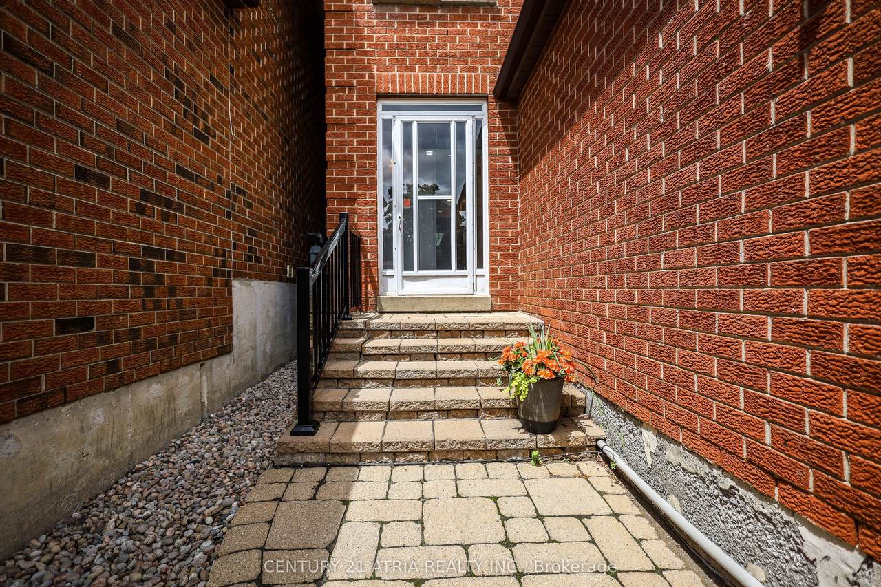 https://bt-photos.global.ssl.fastly.net/toronto/1280_boomver_1_N13474668-1.jpg