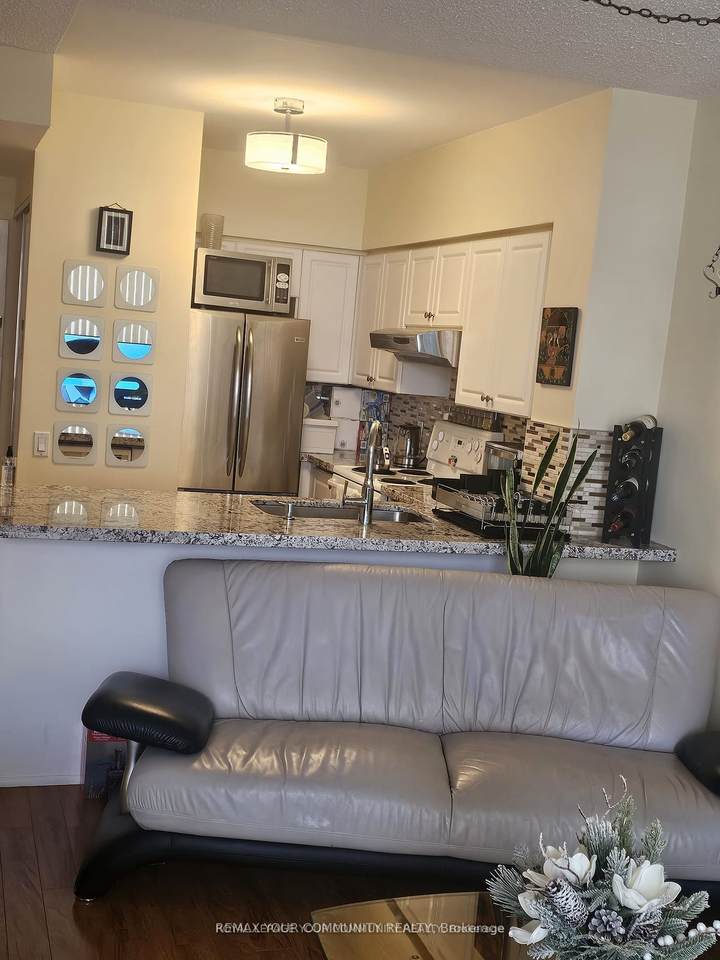 9017 Leslie Street - Photo 1