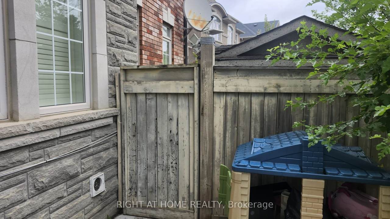 https://bt-photos.global.ssl.fastly.net/toronto/1280_boomver_1_N13606048-1.jpg