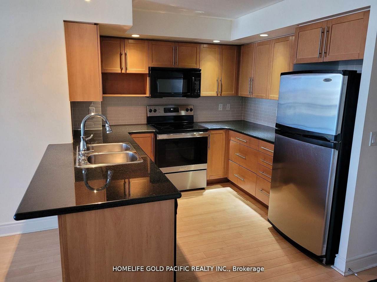 https://bt-photos.global.ssl.fastly.net/toronto/1280_boomver_1_N13608756-1.jpg