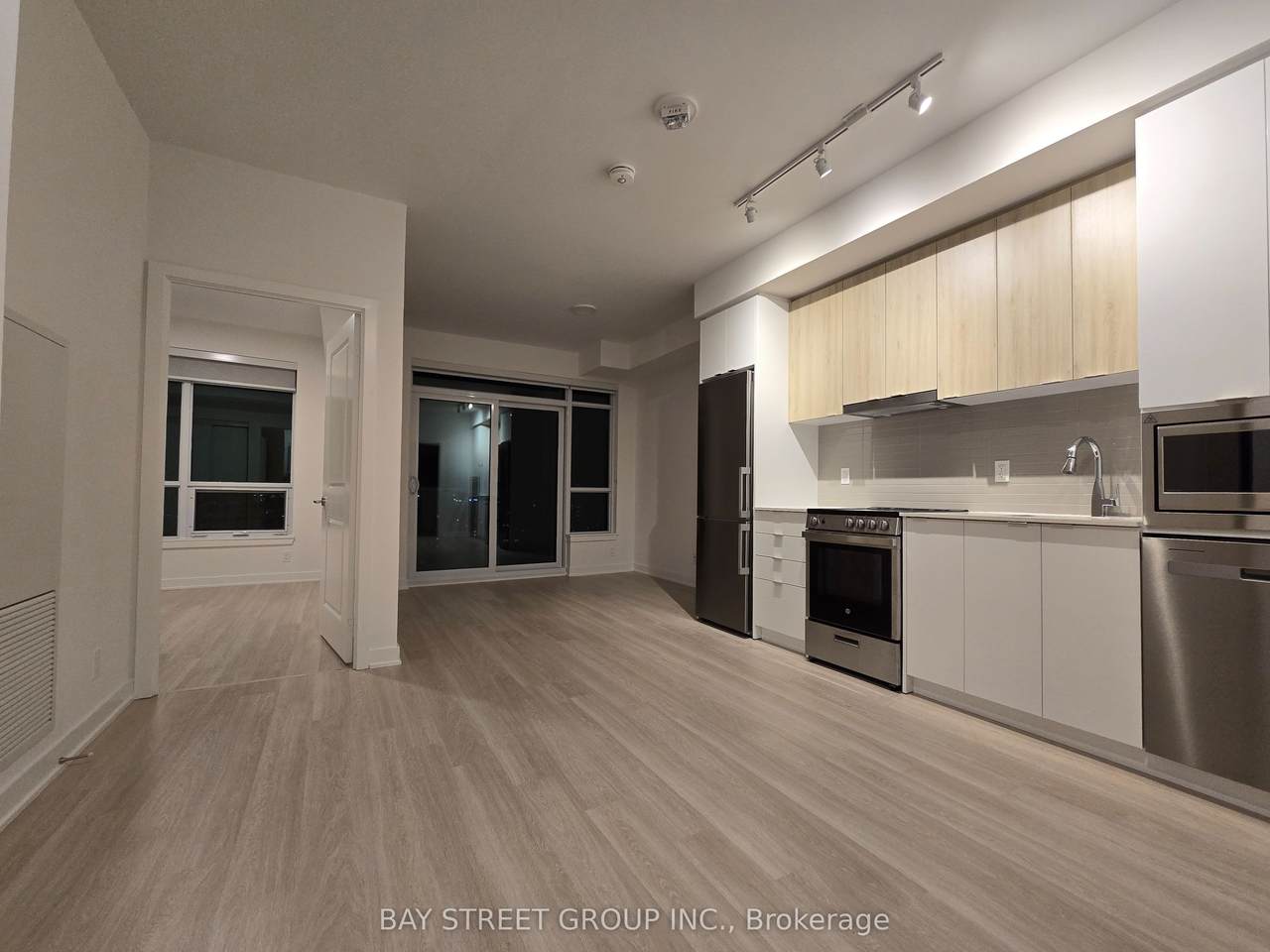 50 Upper Mall Way - Photo 1