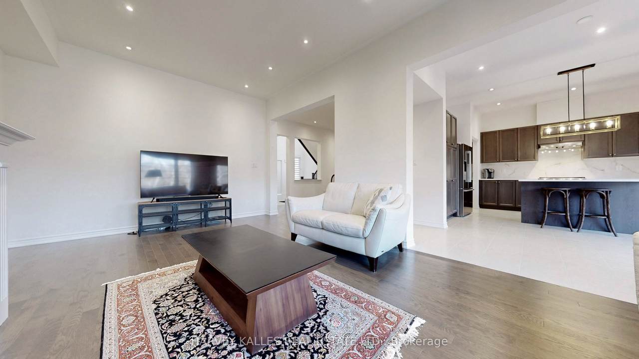 https://bt-photos.global.ssl.fastly.net/toronto/1280_boomver_1_N13611834-1.jpg