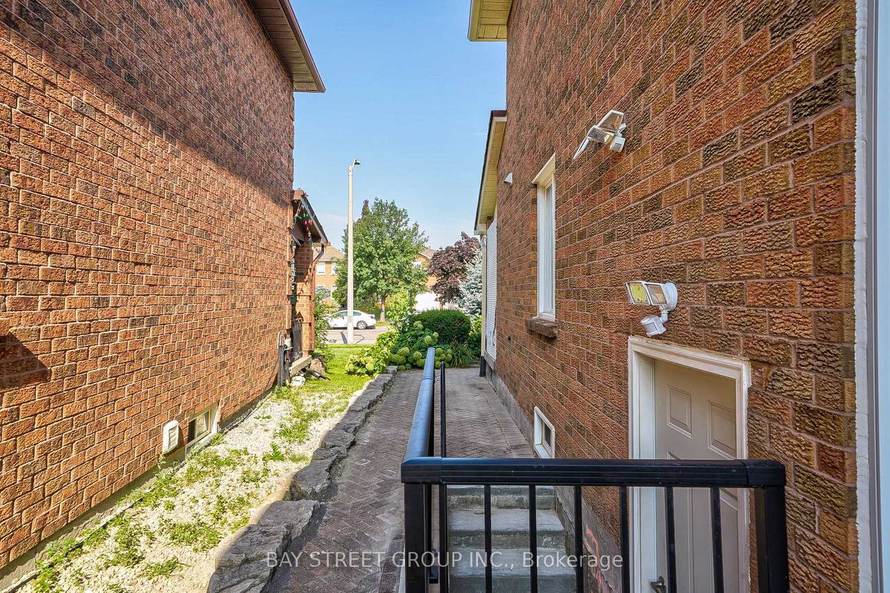 https://bt-photos.global.ssl.fastly.net/toronto/1280_boomver_1_N13615652-1.jpg