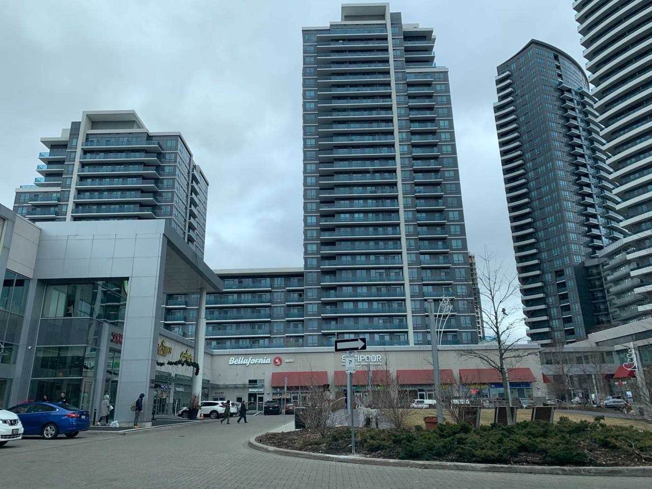 7181 Yonge St - Photo 1