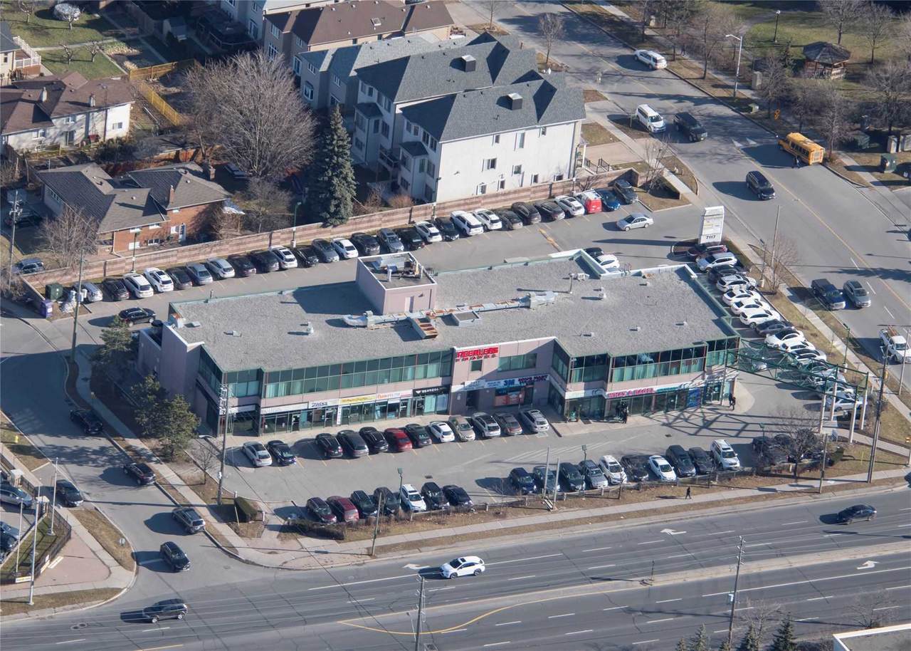 7117 Bathurst St - Photo 1