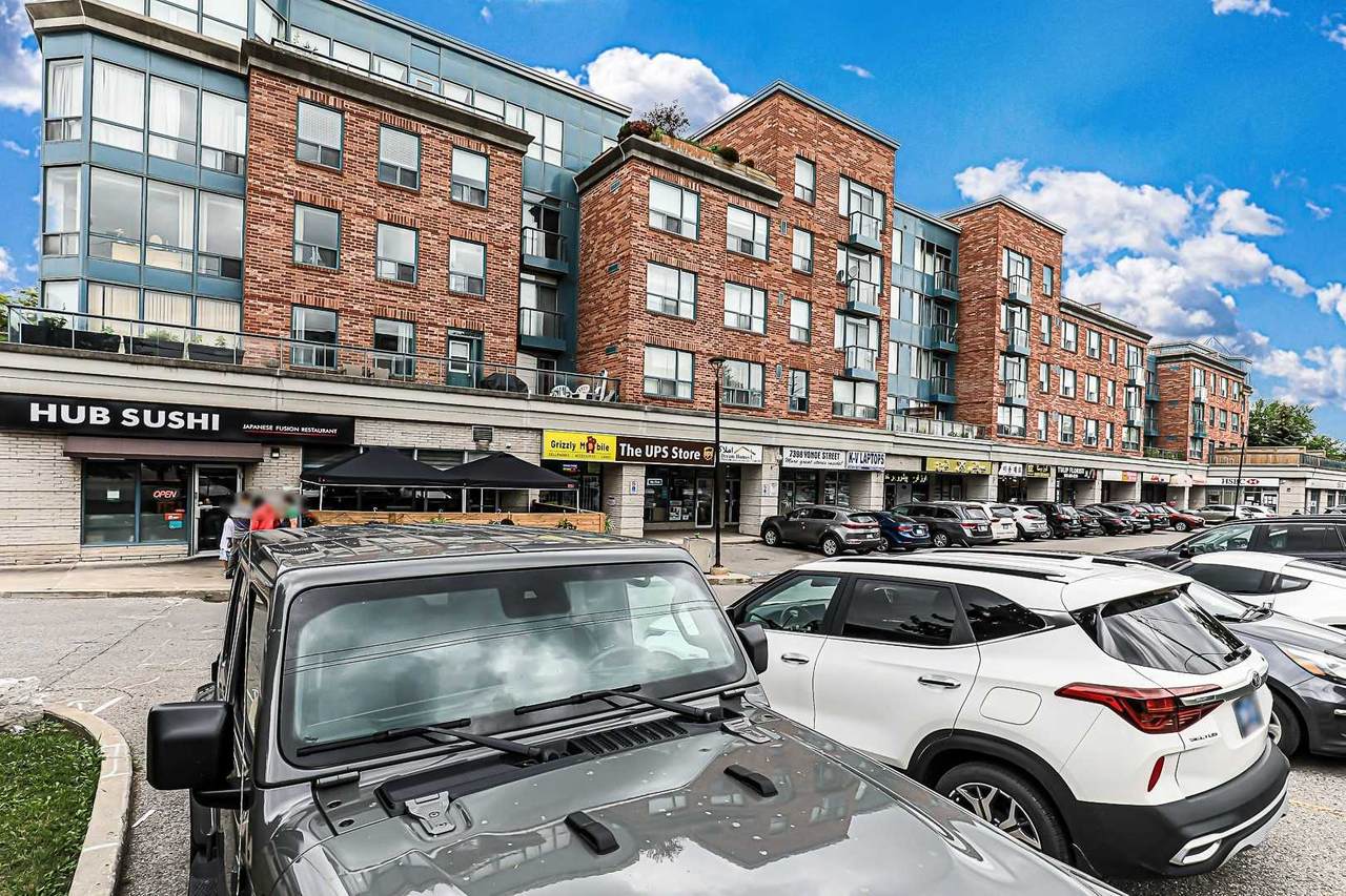 7398 Yonge St - Photo 1