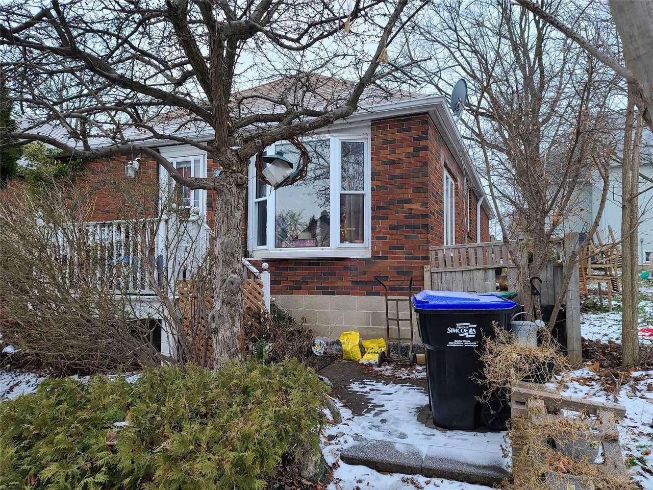 58 Simcoe Rd - Photo 1
