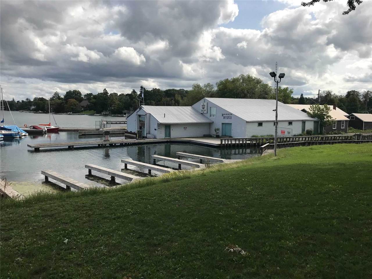 20 Bonnie Blvd - Photo 1